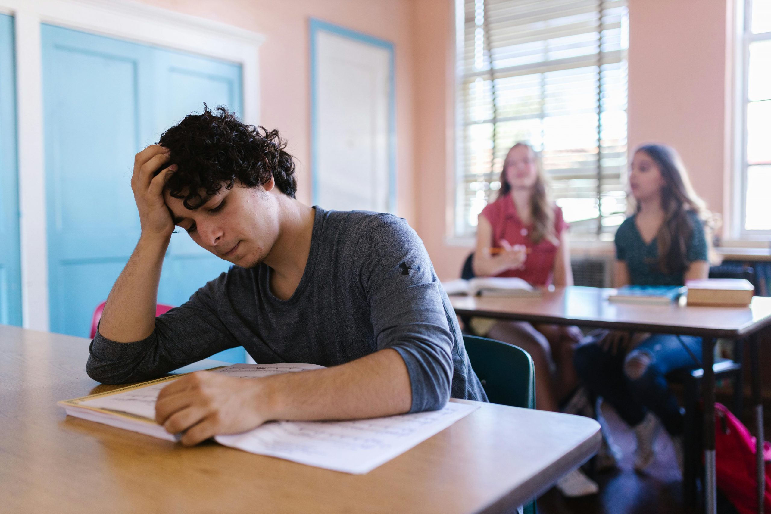 High school student reads hacks on how to write a college essay